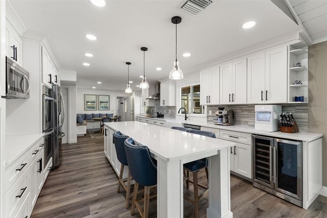 4009 PRIORY CIRCLE, Tampa, FL 33618