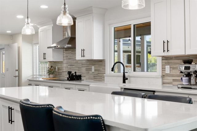 4009 PRIORY CIRCLE, Tampa, FL 33618