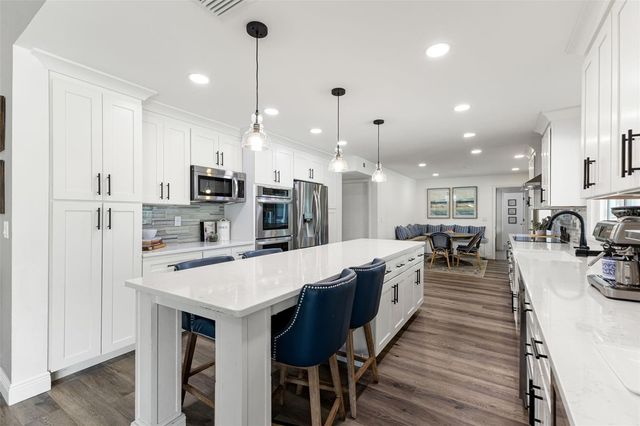 4009 PRIORY CIRCLE, Tampa, FL 33618