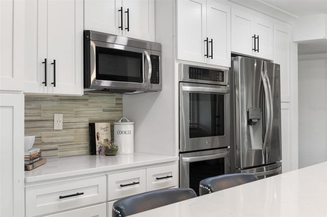 4009 PRIORY CIRCLE, Tampa, FL 33618