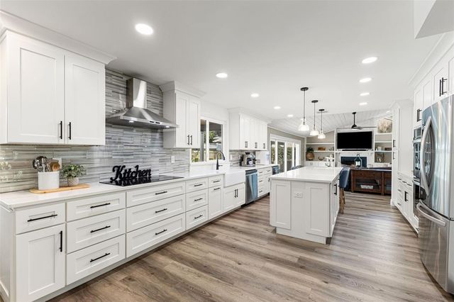 4009 PRIORY CIRCLE, Tampa, FL 33618