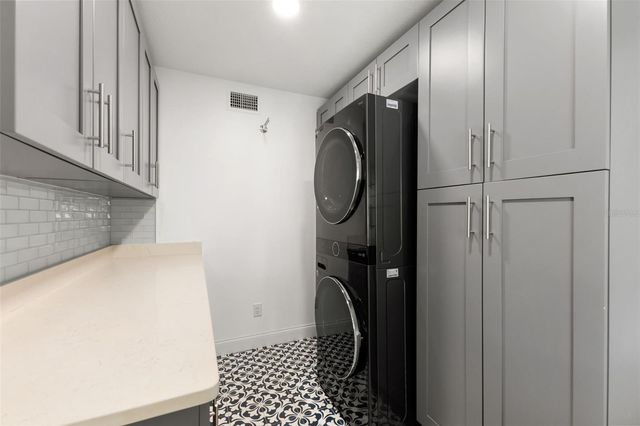 4009 PRIORY CIRCLE, Tampa, FL 33618