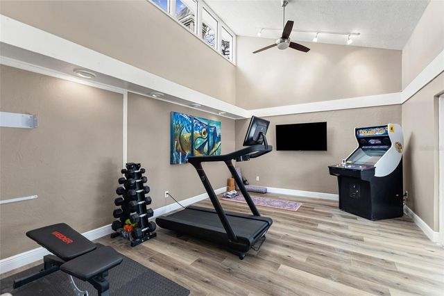 4009 PRIORY CIRCLE, Tampa, FL 33618