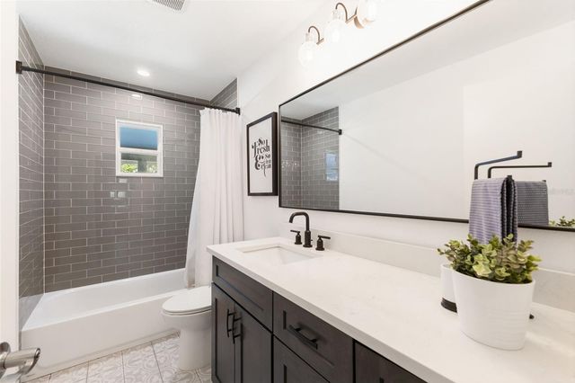 4009 PRIORY CIRCLE, Tampa, FL 33618