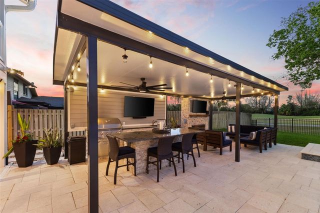 4009 PRIORY CIRCLE, Tampa, FL 33618