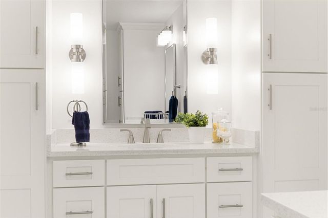 4009 PRIORY CIRCLE, Tampa, FL 33618