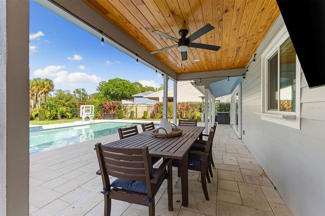 4009 PRIORY CIRCLE, Tampa, FL 33618