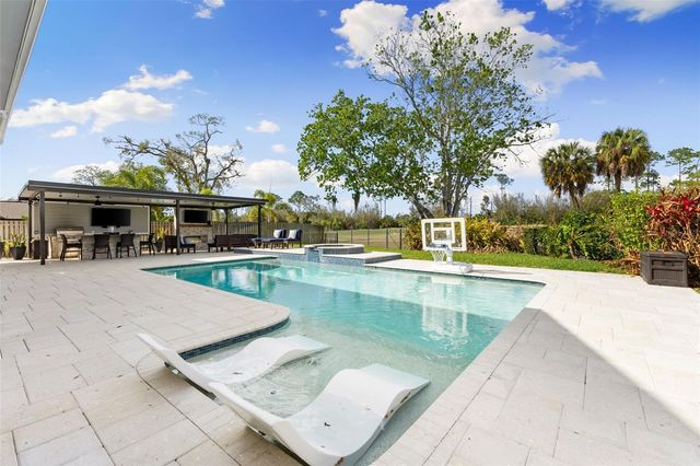 4009 PRIORY CIRCLE, Tampa, FL 33618