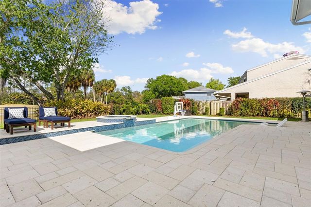 4009 PRIORY CIRCLE, Tampa, FL 33618