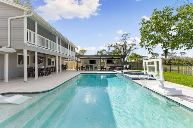 4009 PRIORY CIRCLE, Tampa, FL 33618