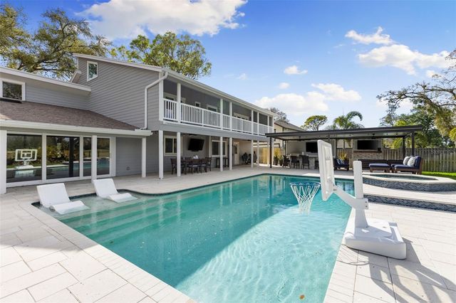 4009 PRIORY CIRCLE, Tampa, FL 33618