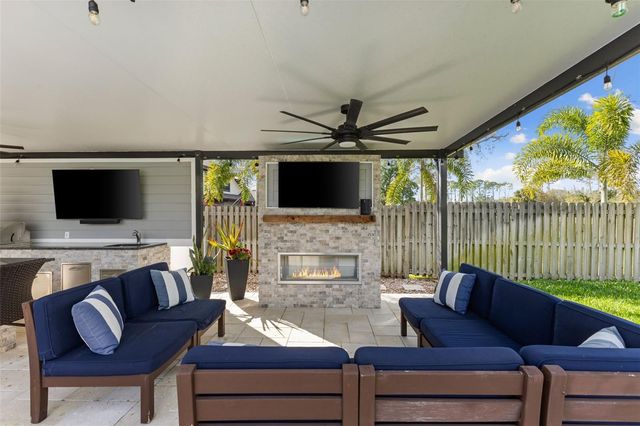 4009 PRIORY CIRCLE, Tampa, FL 33618