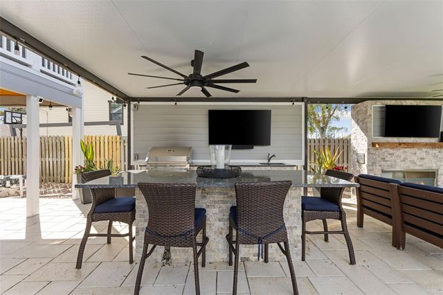 4009 PRIORY CIRCLE, Tampa, FL 33618