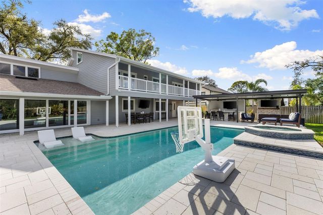 4009 PRIORY CIRCLE, Tampa, FL 33618