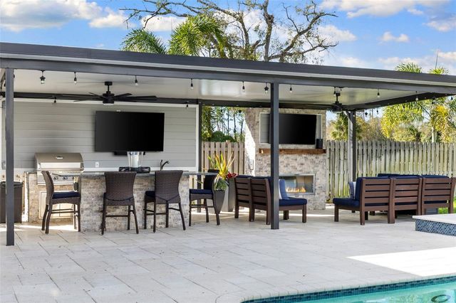 4009 PRIORY CIRCLE, Tampa, FL 33618