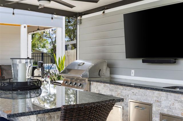 4009 PRIORY CIRCLE, Tampa, FL 33618