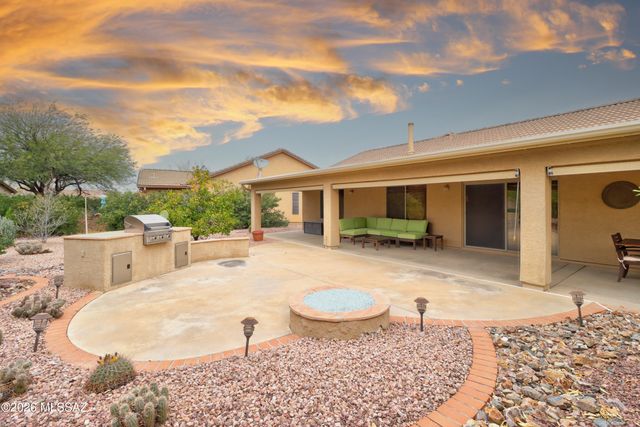 2328 E Desert Pueblo Pass, Green Valley, AZ 85614