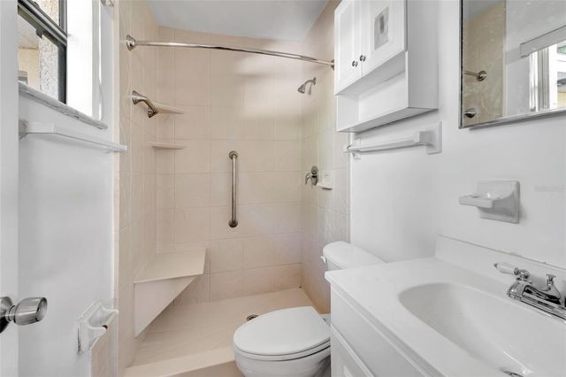 1021 HOLLYWOOD AVENUE, Eustis, FL 32726