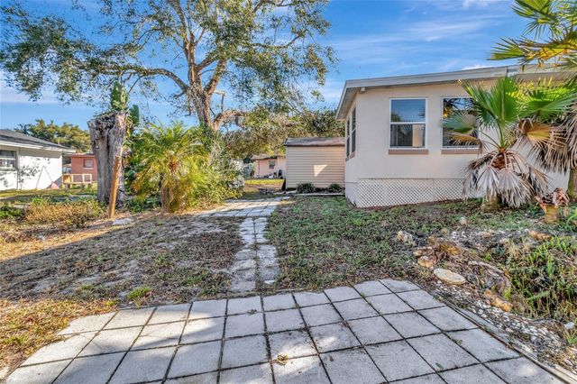 1021 HOLLYWOOD AVENUE, Eustis, FL 32726