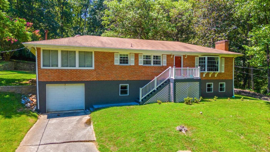 2025 Woodcrest Drive, Lynchburg, VA 24503