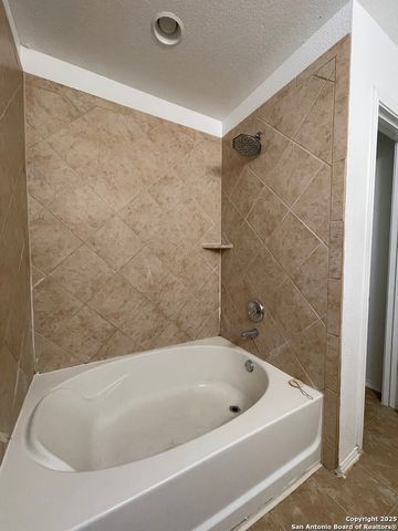 11111 Denae, Live Oak, TX 78233