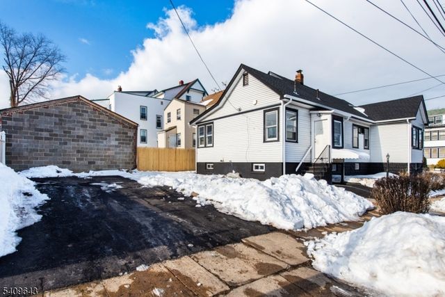 252 Keer Ave, Newark City, NJ 07112