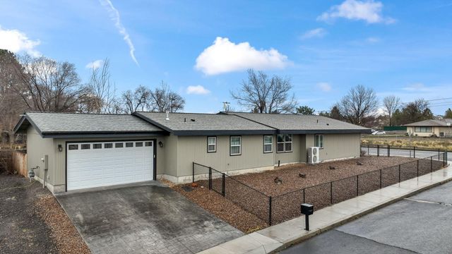 12 SE Revere Avenue, Madras, OR 97741