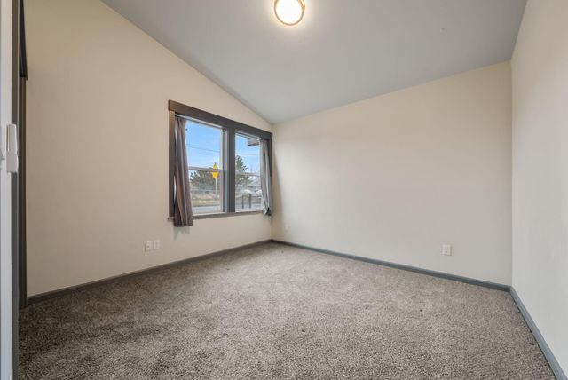 12 SE Revere Avenue, Madras, OR 97741