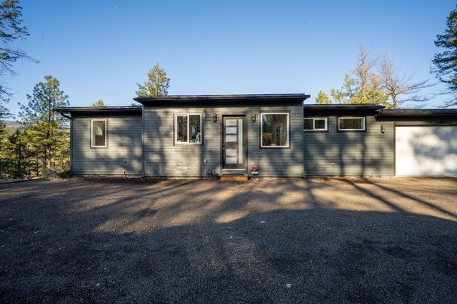 21125 N Byrne Ln, Nine Mile Falls, WA 99026