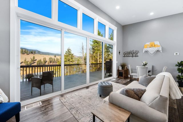 21125 N Byrne Ln, Nine Mile Falls, WA 99026