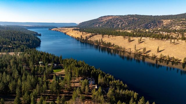 21125 N Byrne Ln, Nine Mile Falls, WA 99026