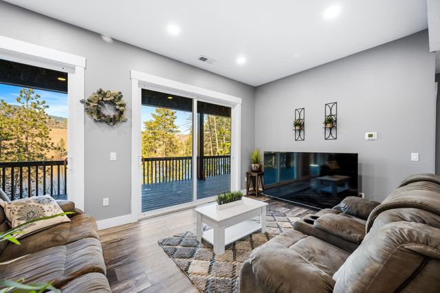 21125 N Byrne Ln, Nine Mile Falls, WA 99026