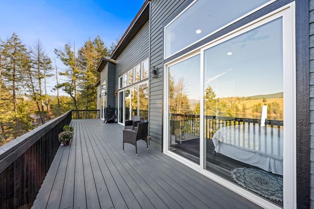 21125 N Byrne Ln, Nine Mile Falls, WA 99026