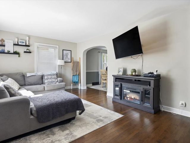 224 N Highland Avenue, Elmhurst, IL 60126