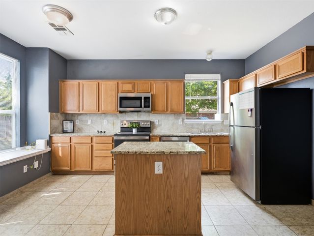 1125 Urban Drive, Desoto, TX 75115