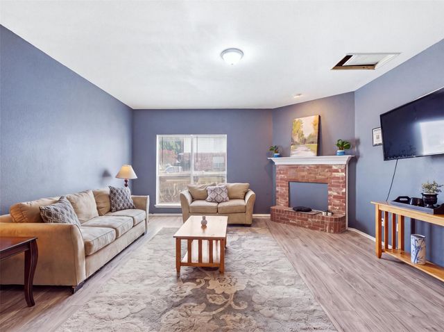 1125 Urban Drive, Desoto, TX 75115