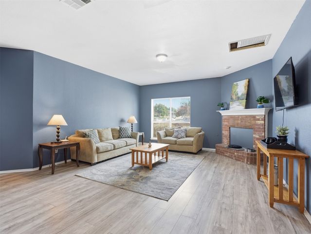 1125 Urban Drive, Desoto, TX 75115