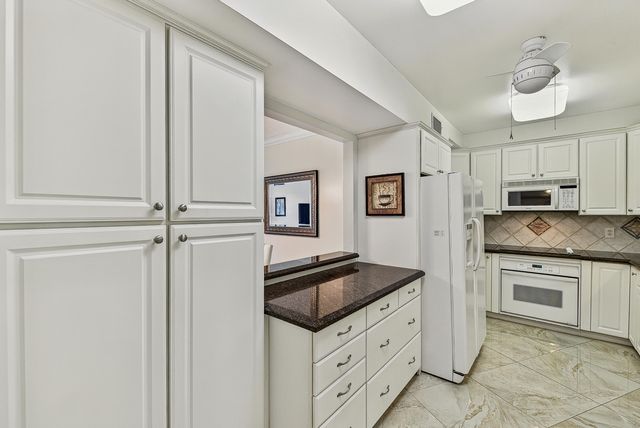 4020 W Palm Aire Drive 106, Pompano Beach, FL 33069