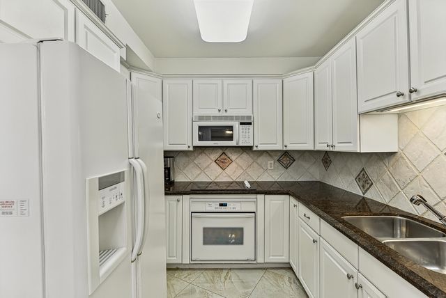 4020 W Palm Aire Drive 106, Pompano Beach, FL 33069