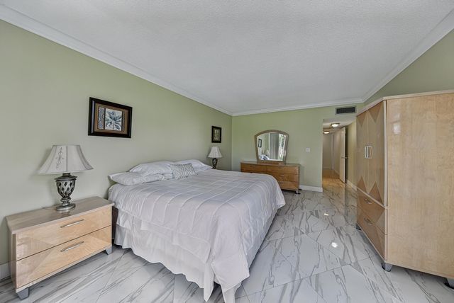4020 W Palm Aire Drive 106, Pompano Beach, FL 33069