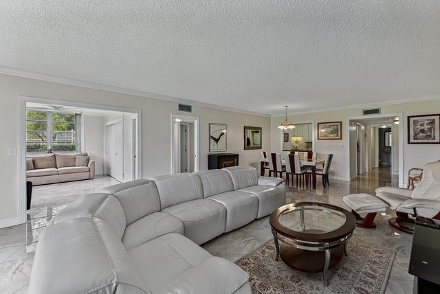 4020 W Palm Aire Drive 106, Pompano Beach, FL 33069