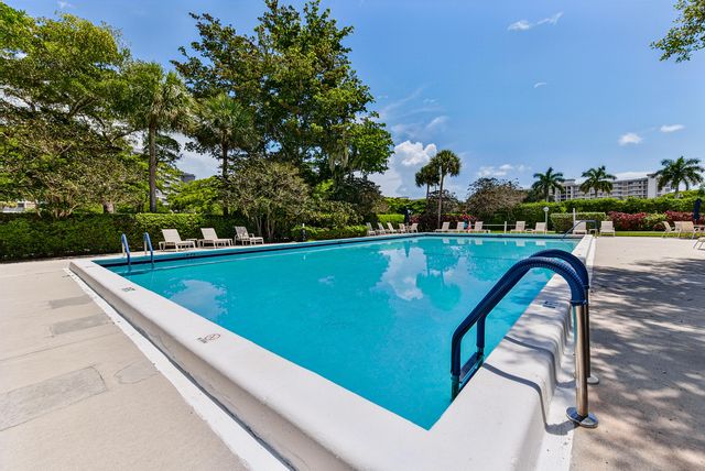 4020 W Palm Aire Drive 106, Pompano Beach, FL 33069