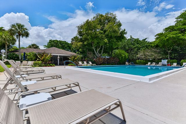 4020 W Palm Aire Drive 106, Pompano Beach, FL 33069