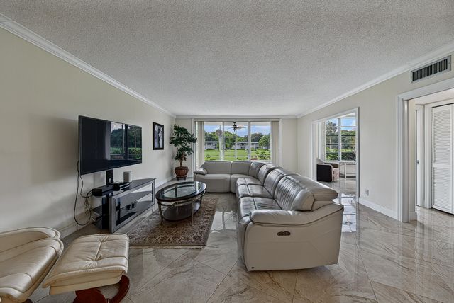 4020 W Palm Aire Drive 106, Pompano Beach, FL 33069