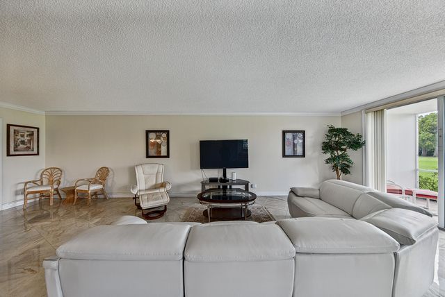 4020 W Palm Aire Drive 106, Pompano Beach, FL 33069