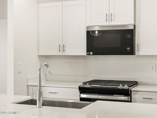 32960 N Vineyard Avenue, San Tan Valley, AZ 85143