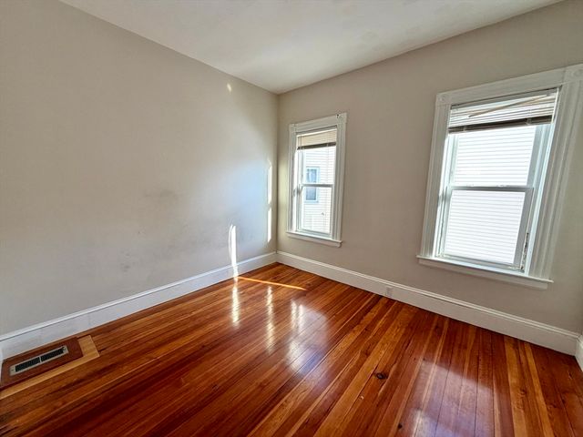 21 Oakland Ave 2, Everett, MA 02149