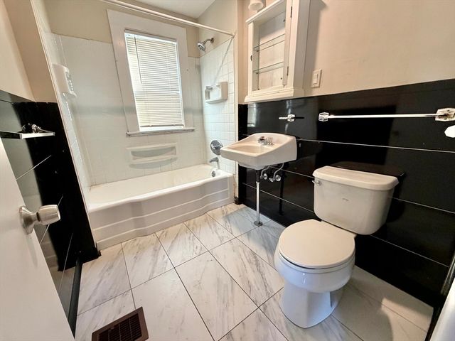 21 Oakland Ave 2, Everett, MA 02149