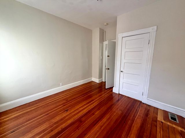 21 Oakland Ave 2, Everett, MA 02149
