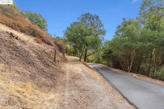 Bradbury Dr, Lafayette, CA 94549